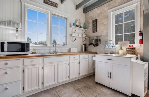 Mahone Bay House | Cozy Fall Retreat- A Hidden Gem in Mahone Bay
