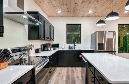 Sevierville Cabin | Cozy Fall Retreat | Luxurious stay, Pool + Hot Tub
