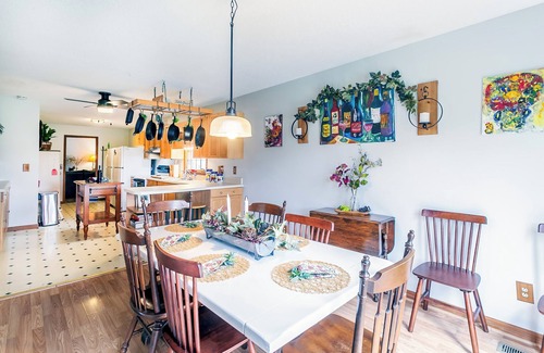 Jonesborough Other | Cozy Fall Vibes, Fast Wifi, Pool Table, Retired Vineyard