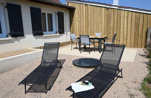 Villeneuve-sur-Allier Cottage | Cozy Family Home with Garden, Garage & Terrace near Moulins – Fully Equipped & Serene Retreat