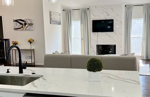 Peachtree Corners House | Cozy Family and pet friendly Newly renovated, 6mins to Northside hospital Duluth