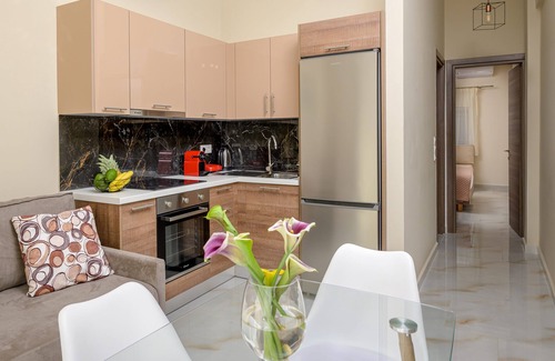 Ammoudia Apartment | Cozy family apartment with kitchen and courtyard