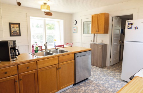 Rockaway Beach Cabin | Cozy Family Cabin-Secluded beach access, non-smoking home awaits you