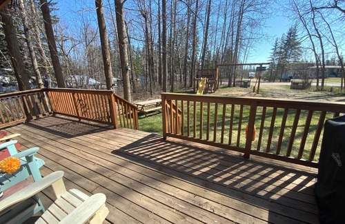 Parkland Beach Ski Chalet | Cozy Family Cabin