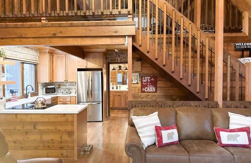 Fish Camp Cabin | Cozy Family Cabin Near Yosemite