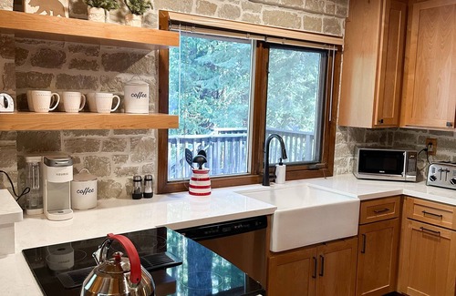 Fish Camp Cabin | Cozy Family Cabin Near Yosemite