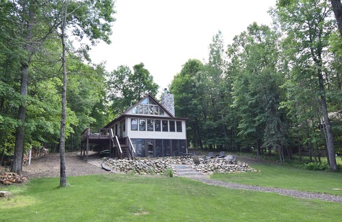 New Auburn Cabin | Cozy Family Cabin on Island Chain of Lakes