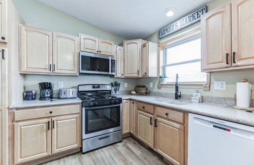 Spicer Cabin | Cozy Family Cabin with beautiful beach and plenty of areas to relax