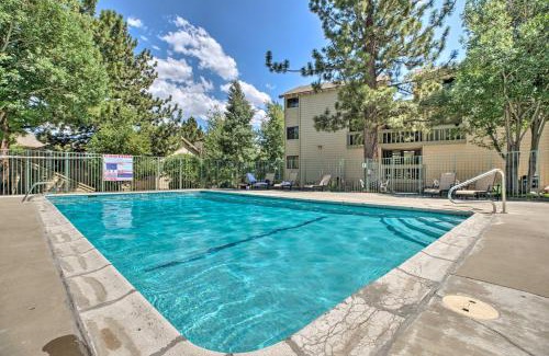 Mammoth Lakes Apartment | Cozy Family Condo in Mammoth Lakes with Balcony