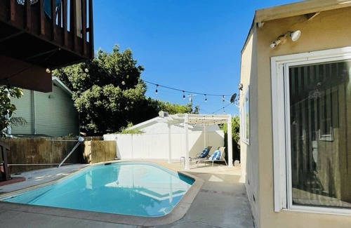 NoHo Arts District House | Cozy family cottage with pool. Near Universal Studios + Los Angeles hotspots!