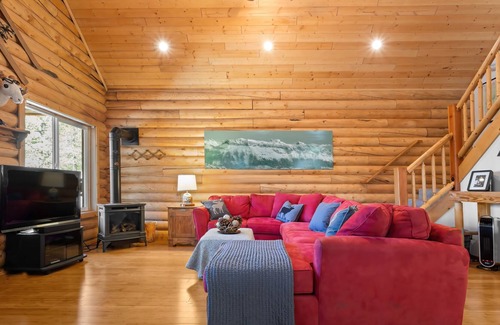 Bear Valley House | Cozy, Family-Friendly Log Cabin - Home #152 by RedAwning