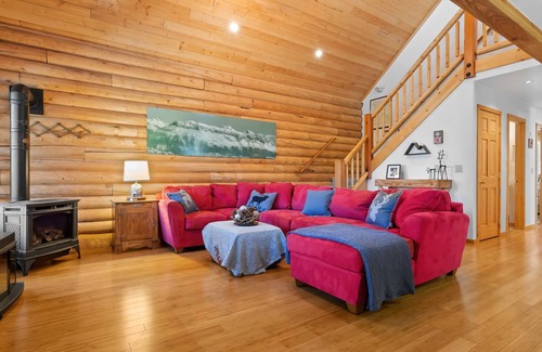 Bear Valley House | Cozy, Family-Friendly Log Cabin - Home #152 by RedAwning