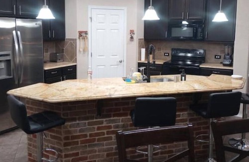 Converse House | Cozy/Family Friendly 3 BR House
