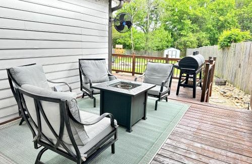 Fair Oaks House | Cozy Family-Friendly home w/fenced-in backyard