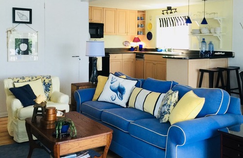 Gregory Cottage | cozy family friendly lake home near Ann Arbor
