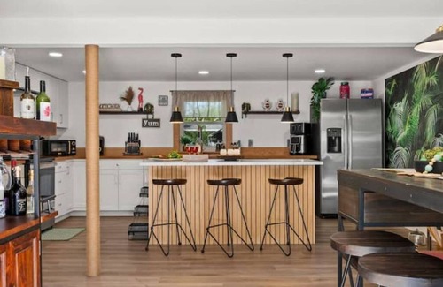 Sarasota Springs House | Cozy Family Friendly Newly Remodeled Salt Water Pool Home close Beach/Downtown