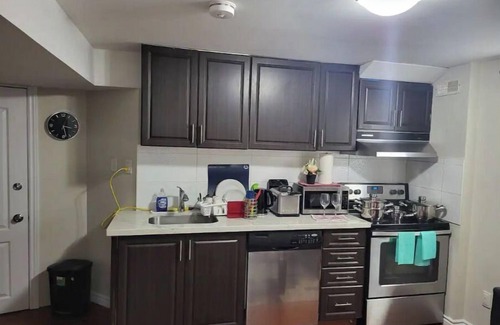 Brampton House | Cozy&family friendly private 2-bedroom apartment with separate side entrance.