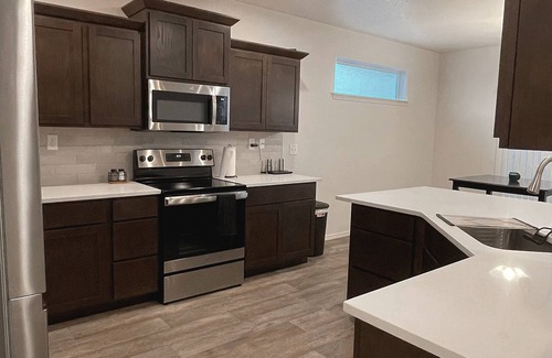 Moses Lake House | Cozy Family-Friendly home in Mae Valley. 5 minute walk to the state park!