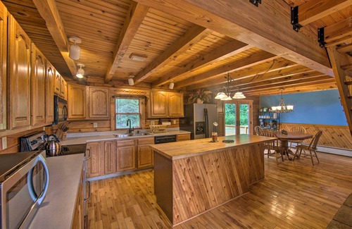 Pine Grove Cabin | Cozy Family-Friendly Pine Grove Cabin w/Fire Pit!