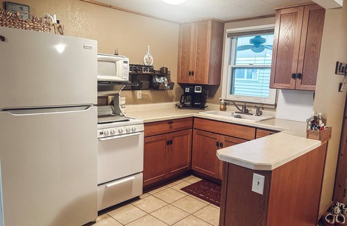 Tomahawk Cottage | Cozy, Family Friendly Waterfront Cottage on Lake Alice