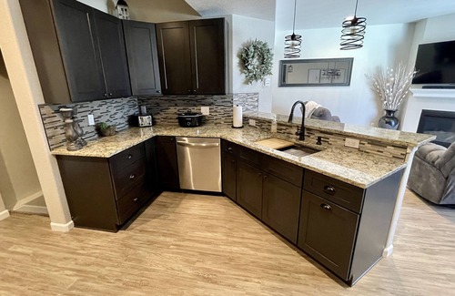 Village Seven House | Cozy Family Getaway in the Center of the Springs