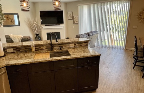 Village Seven House | Cozy Family Getaway in the Center of the Springs