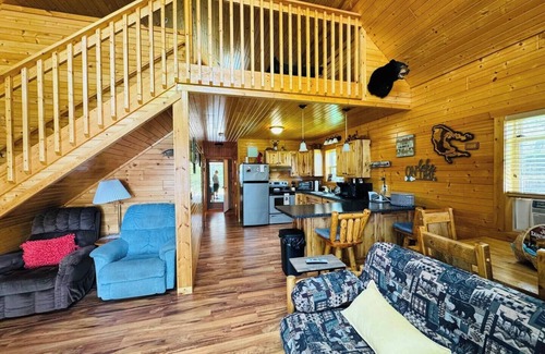 Chippewa Falls Cabin | Cozy family getaway right on Lake Wissota!