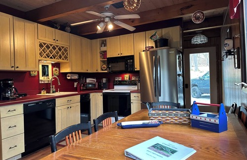 Greentown House | Cozy Family Getaway - Lake House (3 BR, 2 BA) on Lake Wallenpaupack