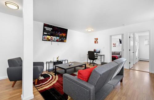 Constable Hook Apartment | Cozy Family Getaway - NYC & NWK with free parking