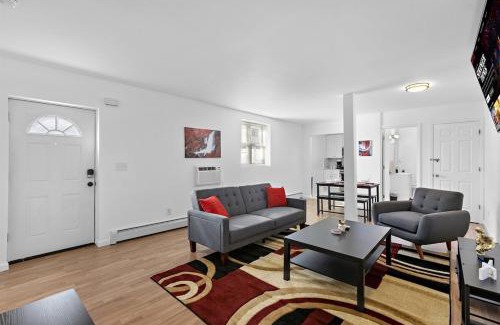 Constable Hook Apartment | Cozy Family Getaway - NYC & NWK with free parking