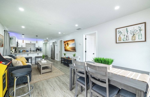 Bearss Plaza House | Cozy Family Haven with Arcade