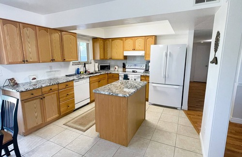 Lake Havasu City House | Cozy family home, 5 miles from London Bridge and Windsor Beach Boat Launch.