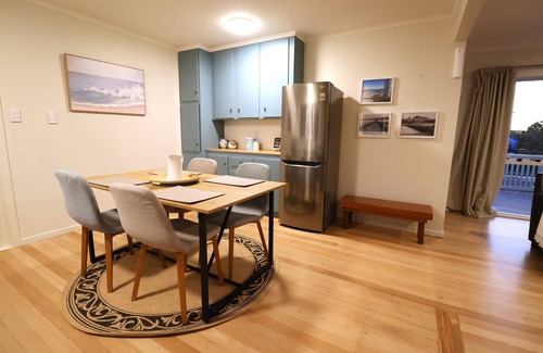 Mangere Bridge House | Cozy Family Home, 10mins from the Airport, Pet Friendly!