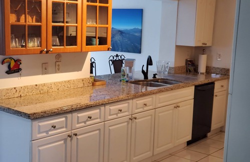 Kendale Lakes House | Cozy family home in quiet area, nice garden views.