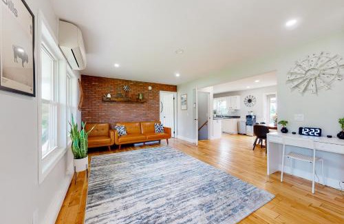 Penn Yan House | Cozy Family Home