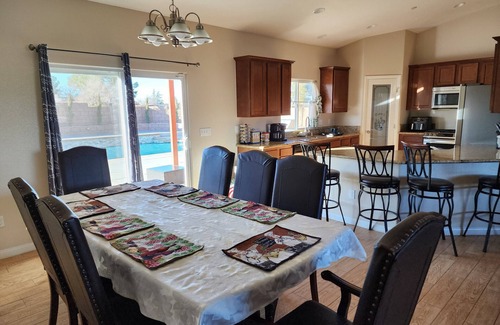 Hesperia House | COZY FAMILY HOME WITH A POOL AND SPA