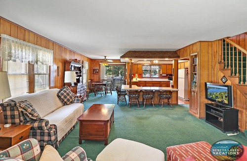 Powers Lake House | Cozy Family Lake Home |Recreational Lake |Waterfront |Private Pier |Bar |Pool Table