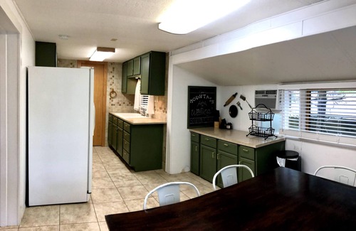 Newland Cabin | Cozy Family Mountain Retreat, Dog Friendly!