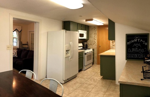 Newland Cabin | Cozy Family Mountain Retreat, Dog Friendly!