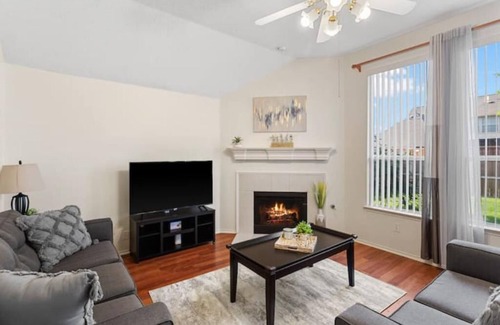 Allen House | Cozy Family/Pet Friendly Executive Home in Allen