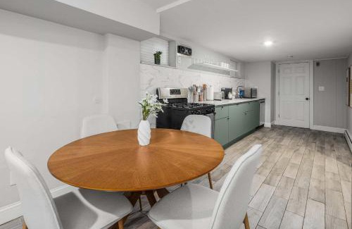 The Heights Apartment | Cozy Family Retreat 1BR Close to NYC
