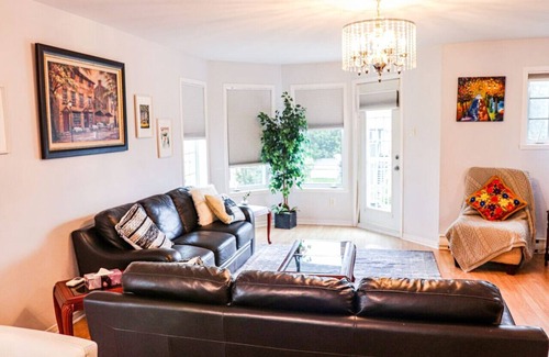 Brossard Condo | Cozy Family Retreat in Brossard
