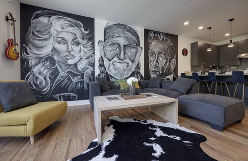 Hermitage House | Cozy Family Retreat - Near Airport & Opry