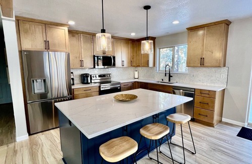Ponderosa Trails House | Cozy Family retreat with large fenced backyard, Pet-Friendly, and Central Air!