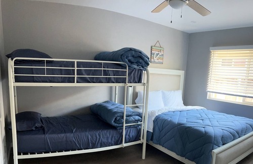 Imperial Beach House | Cozy Family-sized House- 5 minutes to Coronado & Imperial Beach!