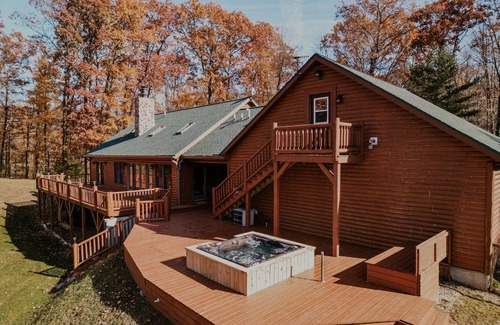 Newaygo Cabin | Cozy Family-sized Cabin w/hot tub - Nestled on the Muskegon River