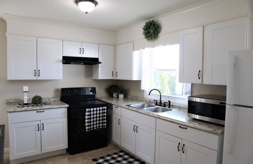 Conestoga Cottage | Cozy Family Sized Cottage in the Country! 15 minutes to Lancaster City!