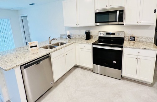 Deltona Lakes House | Cozy Family Sized Home Near Daytona