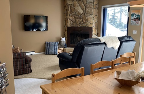 Okanagan-Similkameen Condo | Cozy Family Sized ski retreat at Apex Mountain.