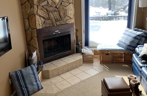 Okanagan-Similkameen Condo | Cozy Family Sized ski retreat at Apex Mountain.